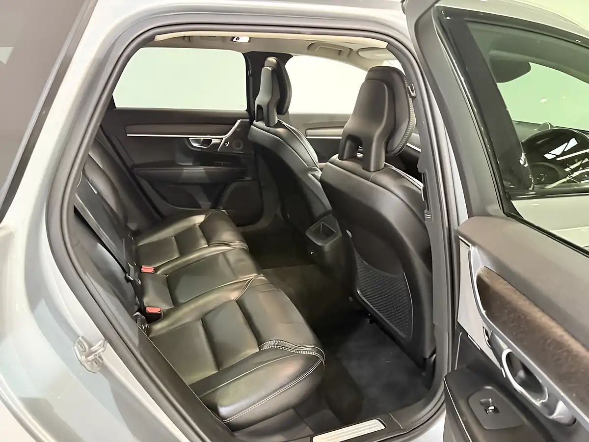 Used 2017 Volvo V90 Cross Country Pro Silver - Interior and Exterior details 12