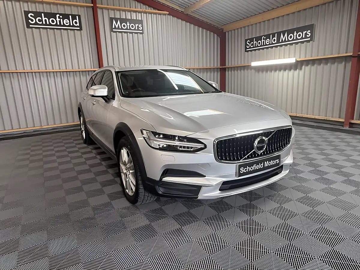 Used 2017 Volvo V90 Cross Country Pro Silver - Interior and Exterior details 17