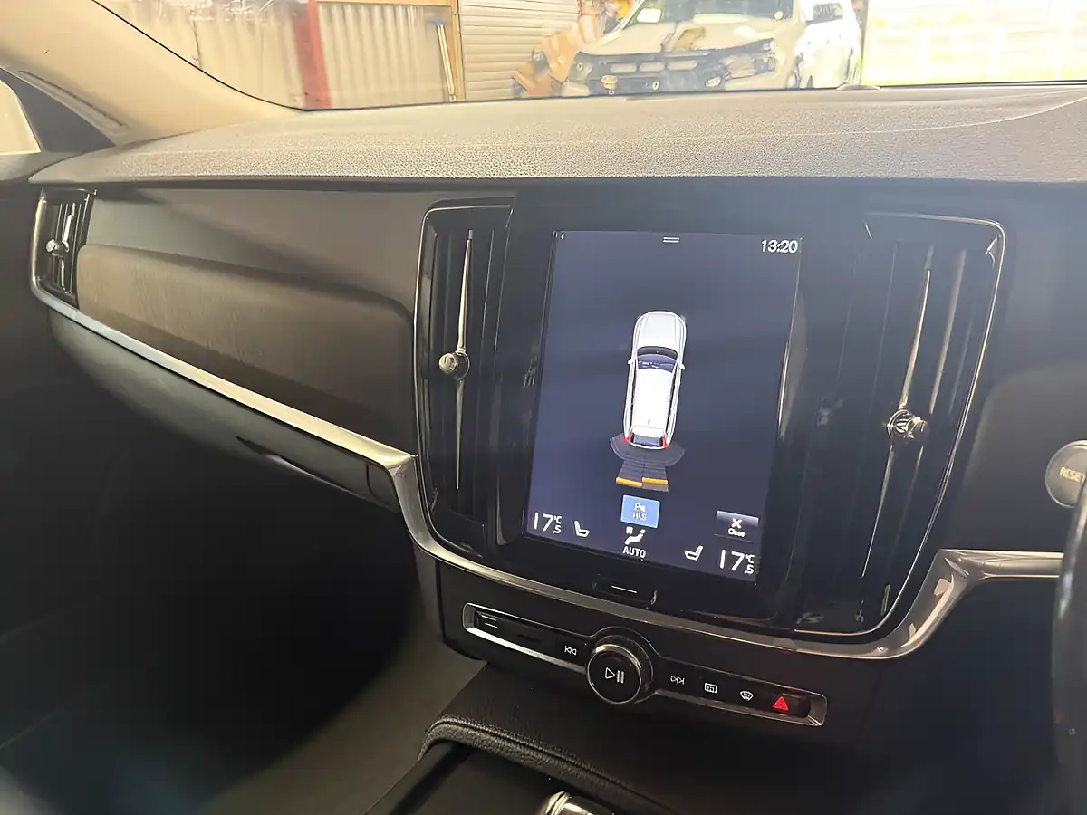 Used 2017 Volvo V90 Cross Country Pro Silver - Interior and Exterior details 20