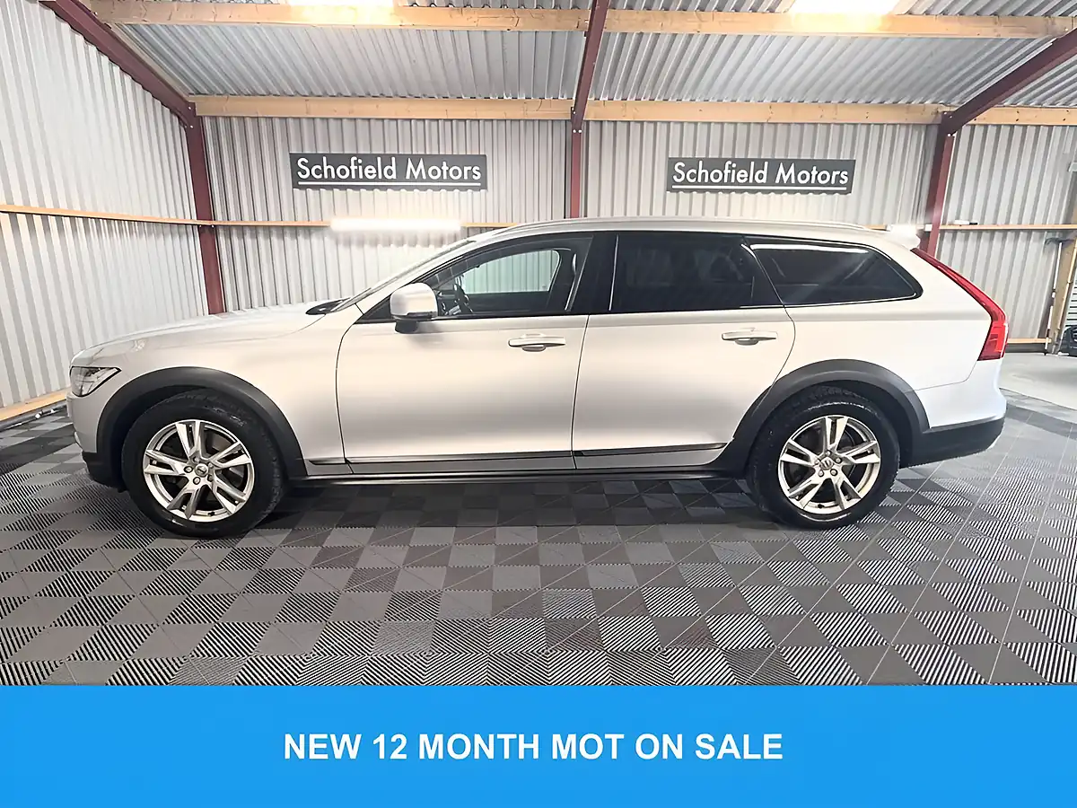 Used 2017 Volvo V90 Cross Country Pro Silver - Interior and Exterior details 5