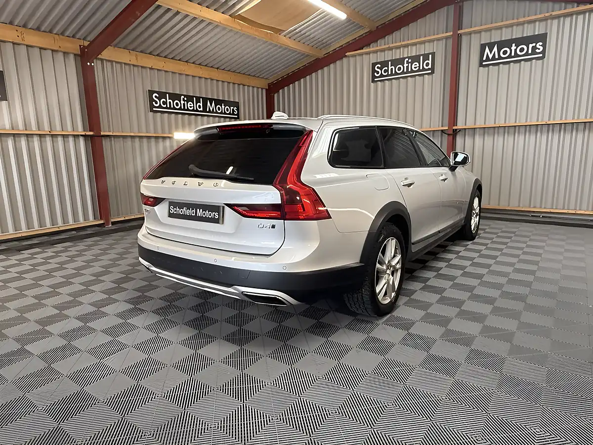 Used 2017 Volvo V90 Cross Country Pro Silver - Interior and Exterior details 7