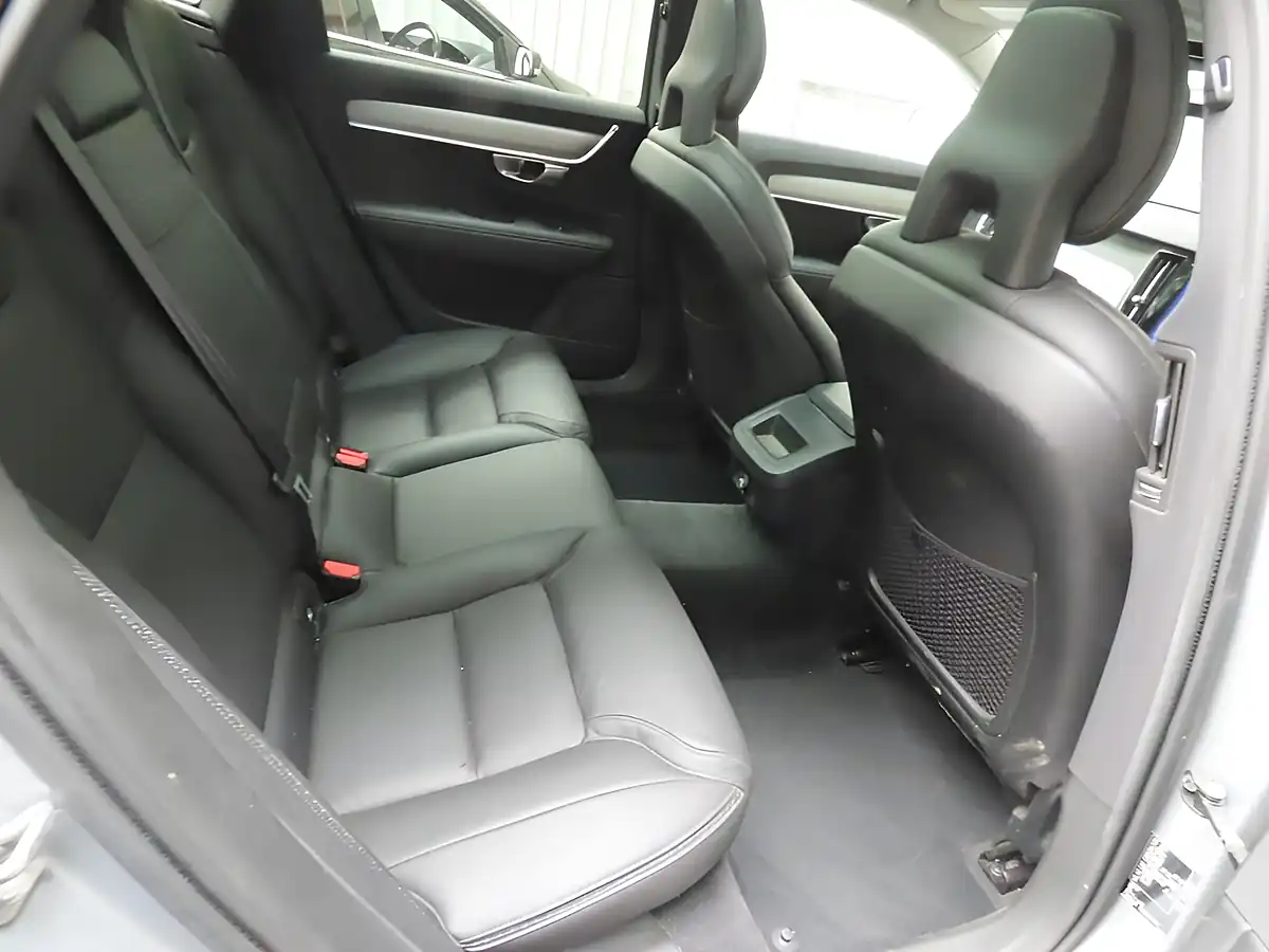 Used 2017 Volvo V90 Cross Country Silver - Interior and Exterior details 4