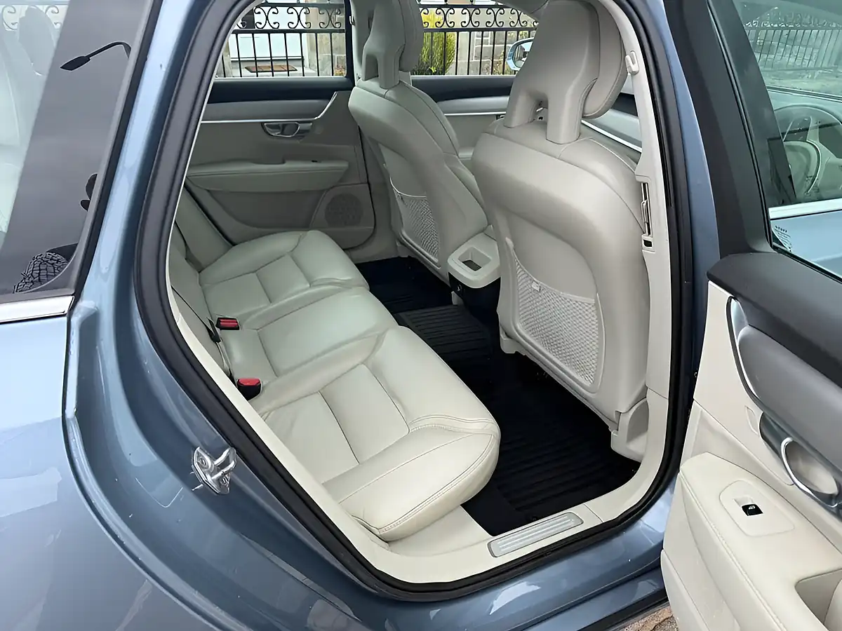 Used 2017 Volvo V90 Inscription Blue - Interior and Exterior details 17