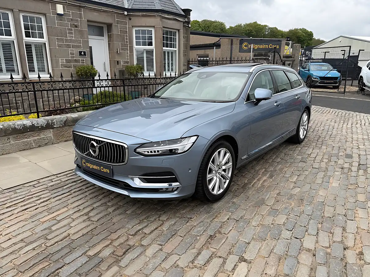 Used 2017 Volvo V90 Inscription Blue - Interior and Exterior details 3