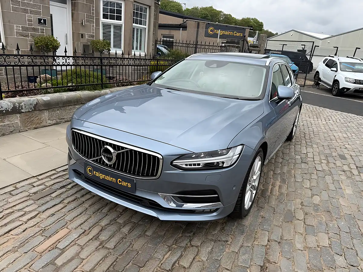 Used 2017 Volvo V90 Inscription Blue - Interior and Exterior details 6