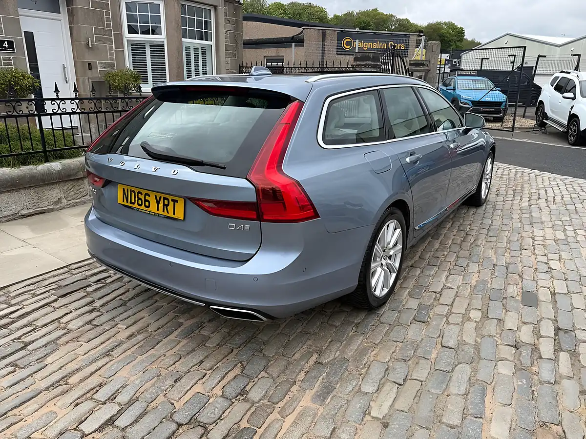 Used 2017 Volvo V90 Inscription Blue - Interior and Exterior details 9