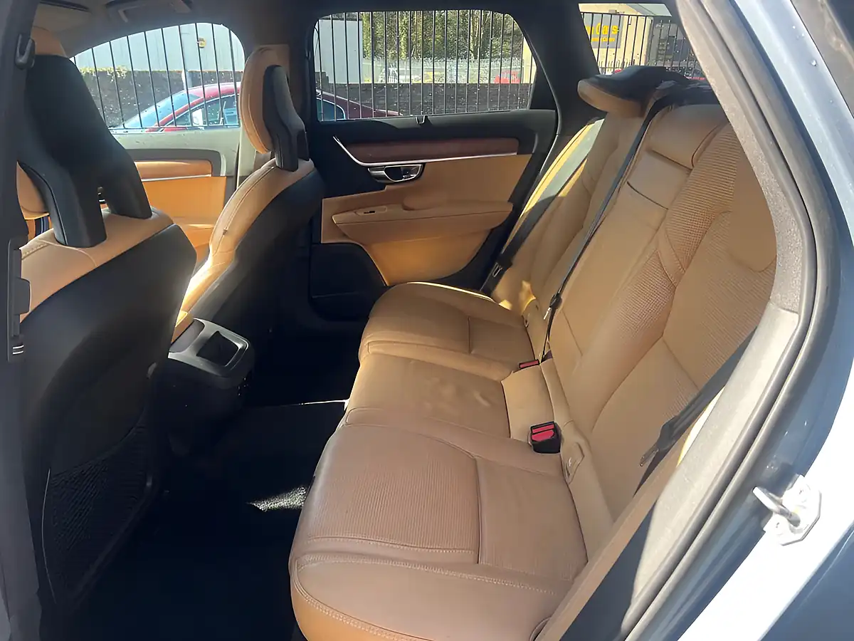 Used 2017 Volvo V90 Inscription Blue - Interior and Exterior details 16