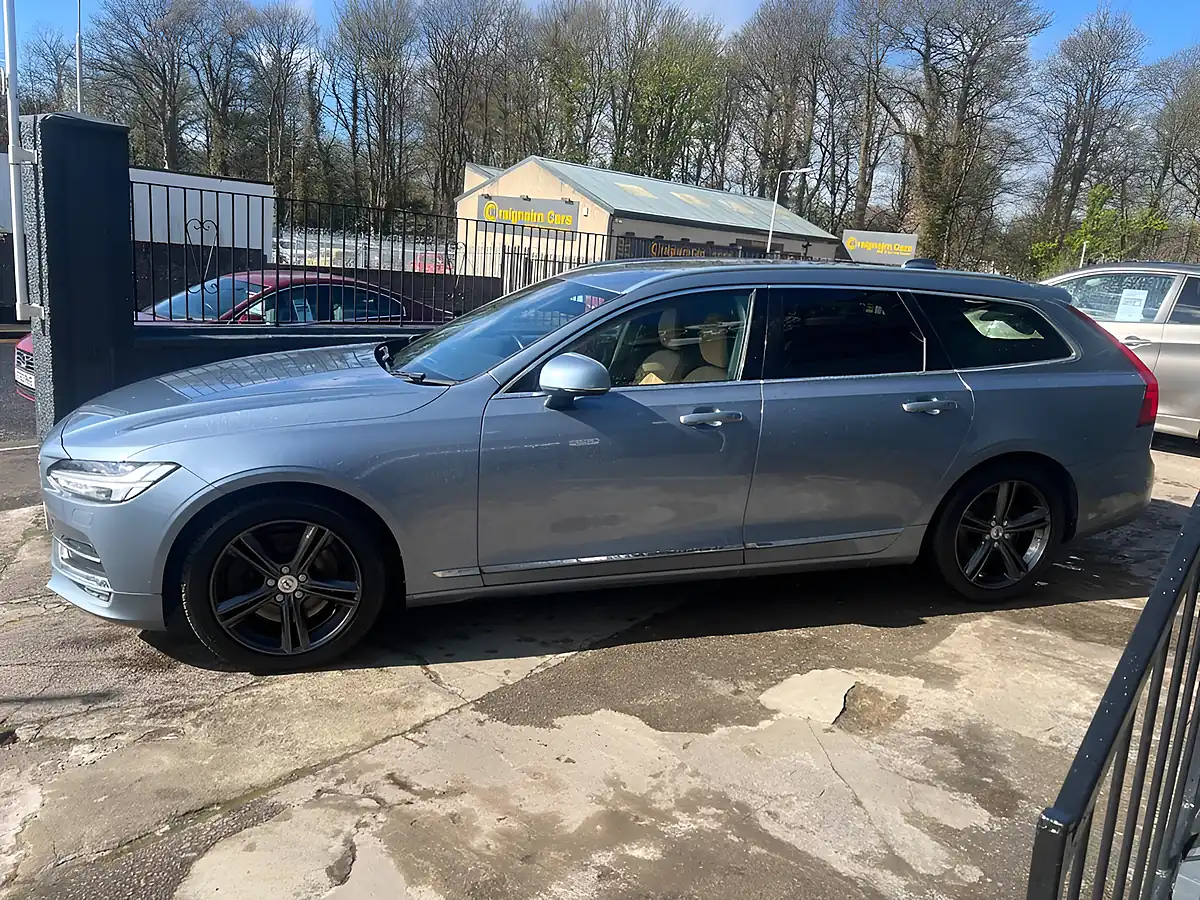 Used 2017 Volvo V90 Inscription Blue - Interior and Exterior details 8