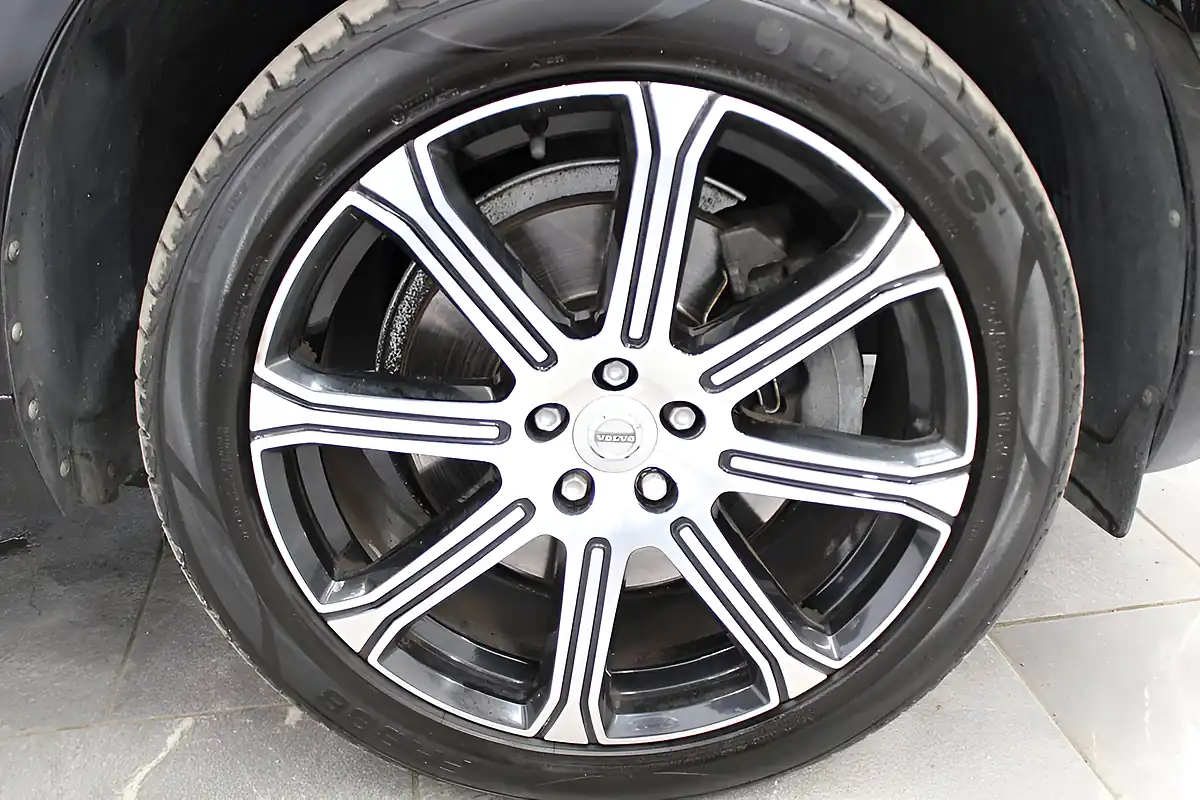 Used 2017 Volvo XC60 Inscription Pro Black - Interior and Exterior details 16