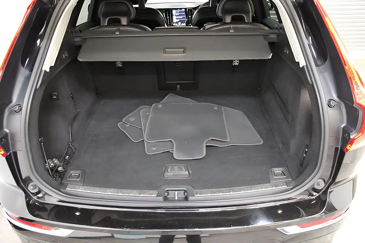 Used 2017 Volvo XC60 Inscription Pro Black - Interior and Exterior details 18