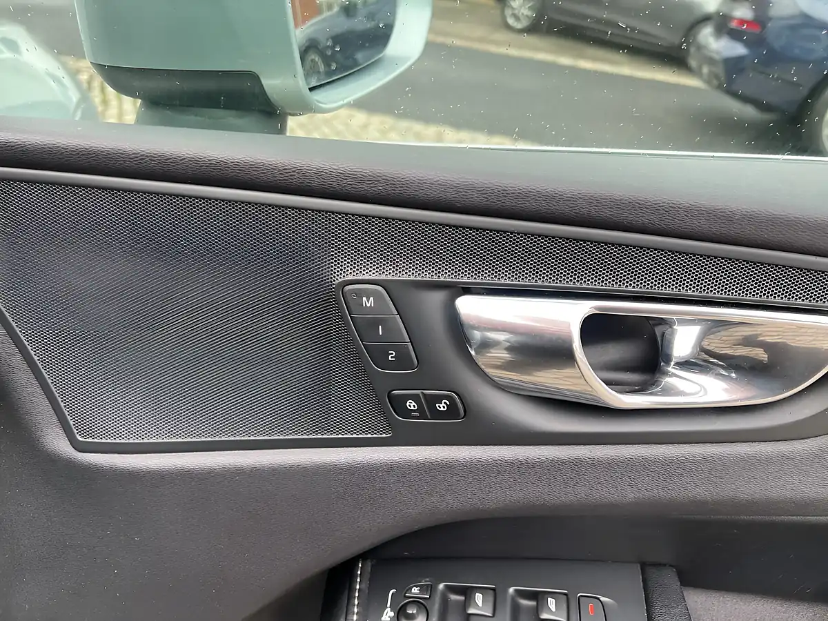 Used 2017 Volvo XC60 Inscription Silver - Interior and Exterior details 18
