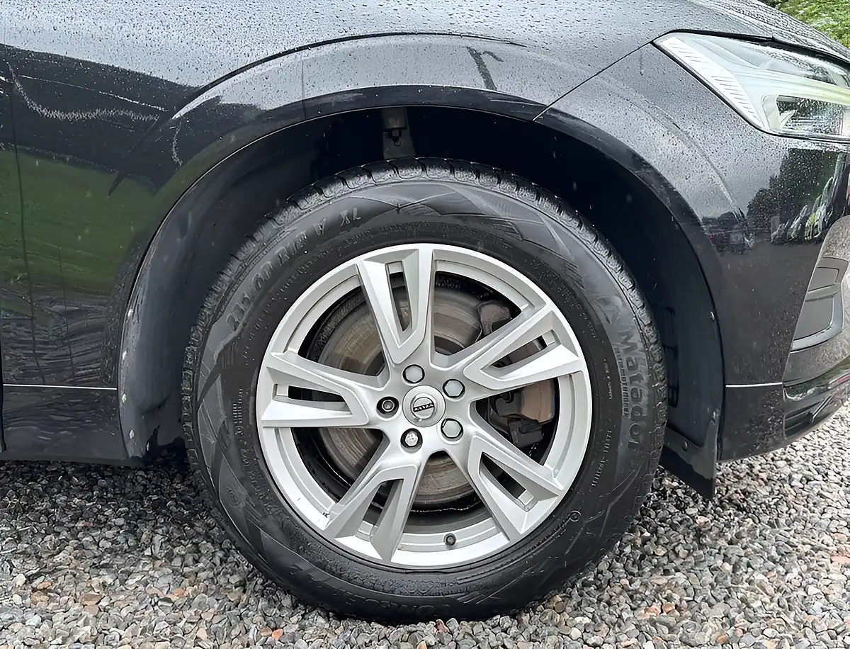 Used 2017 Volvo XC60 Momentum Onyx Black - Interior and Exterior details 10