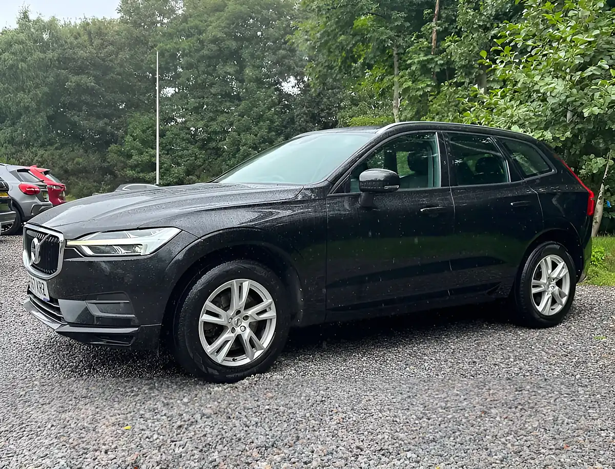 Used 2017 Volvo XC60 Momentum Onyx Black - Interior and Exterior details 7