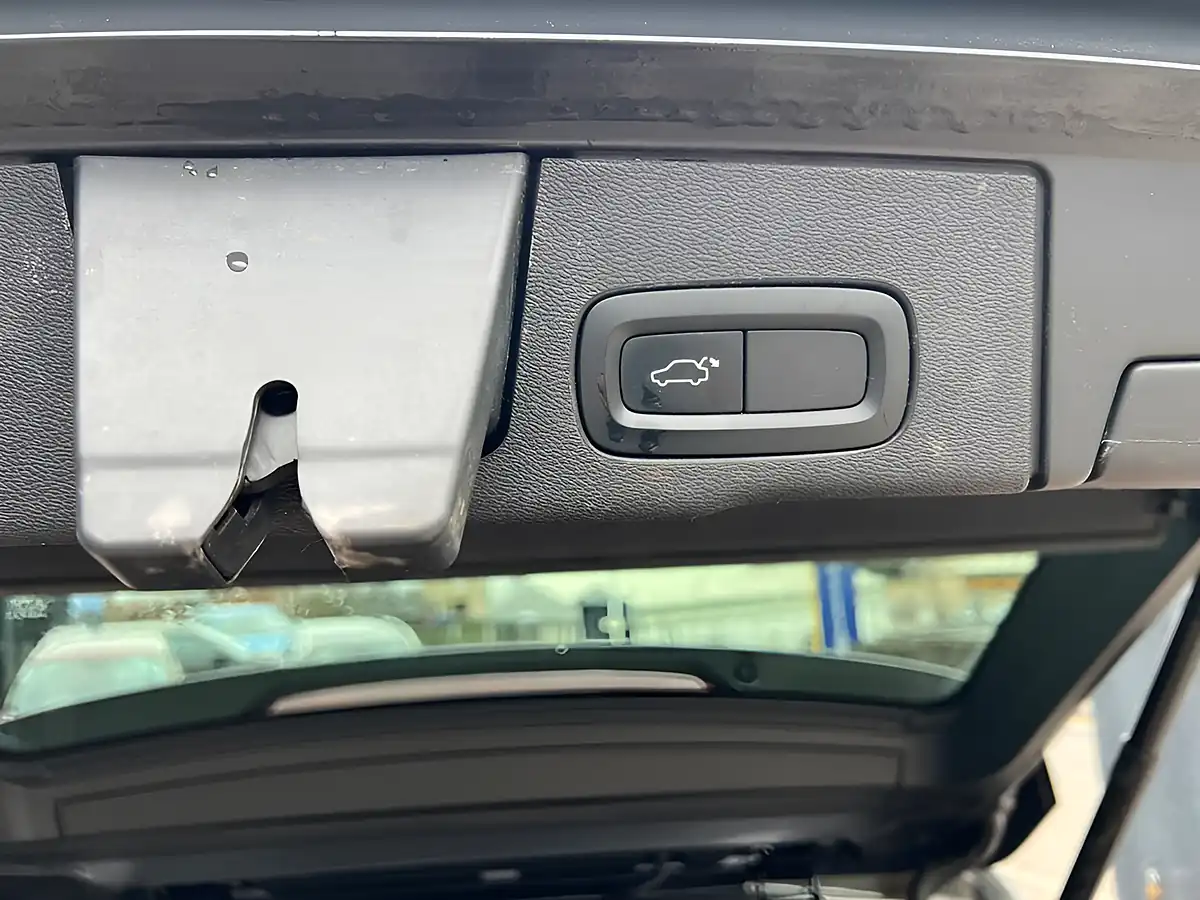 Used 2017 Volvo XC60 Momentum Pro Pine Grey - Interior and Exterior details 13
