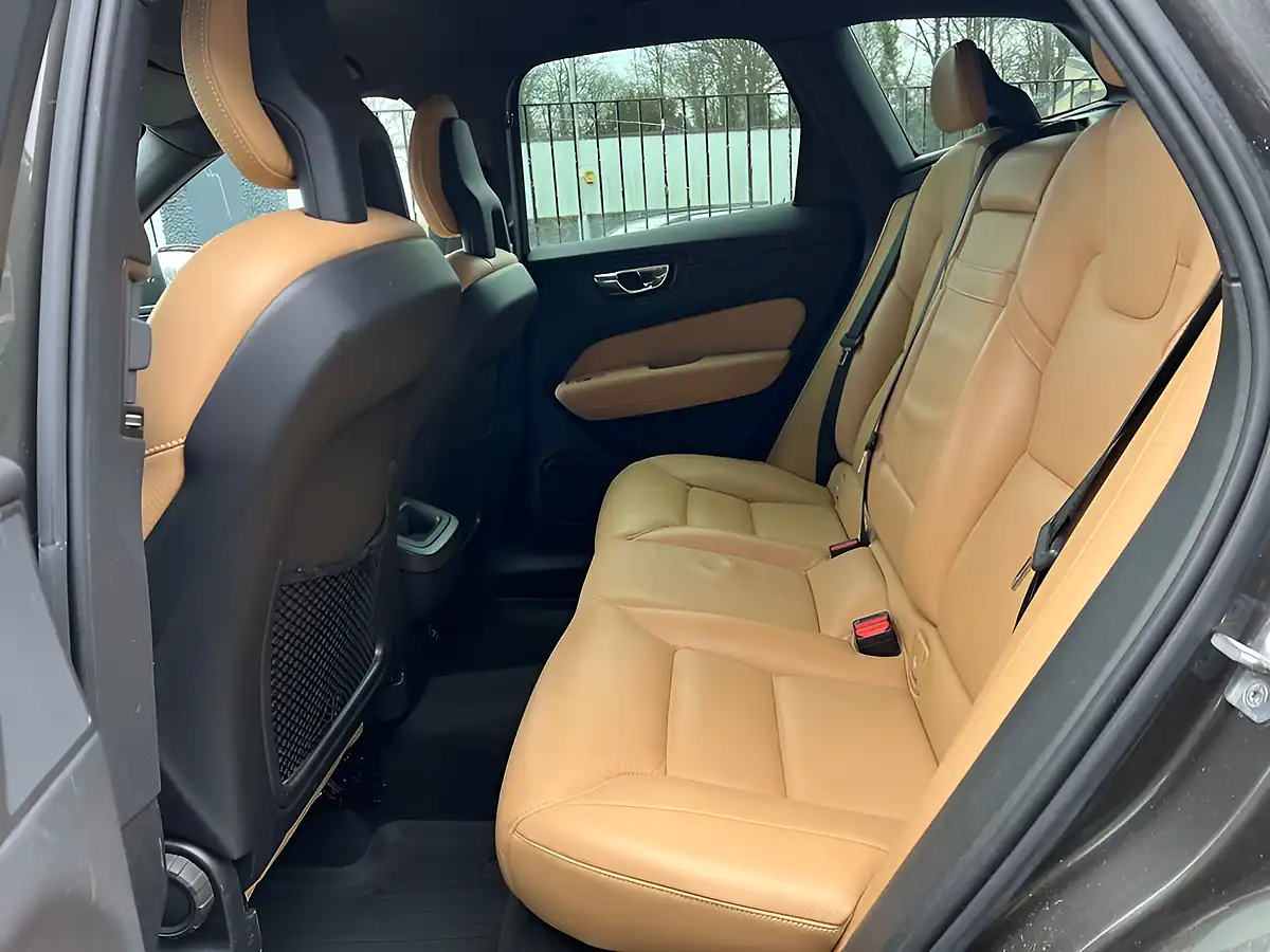 Used 2017 Volvo XC60 Momentum Pro Pine Grey - Interior and Exterior details 14