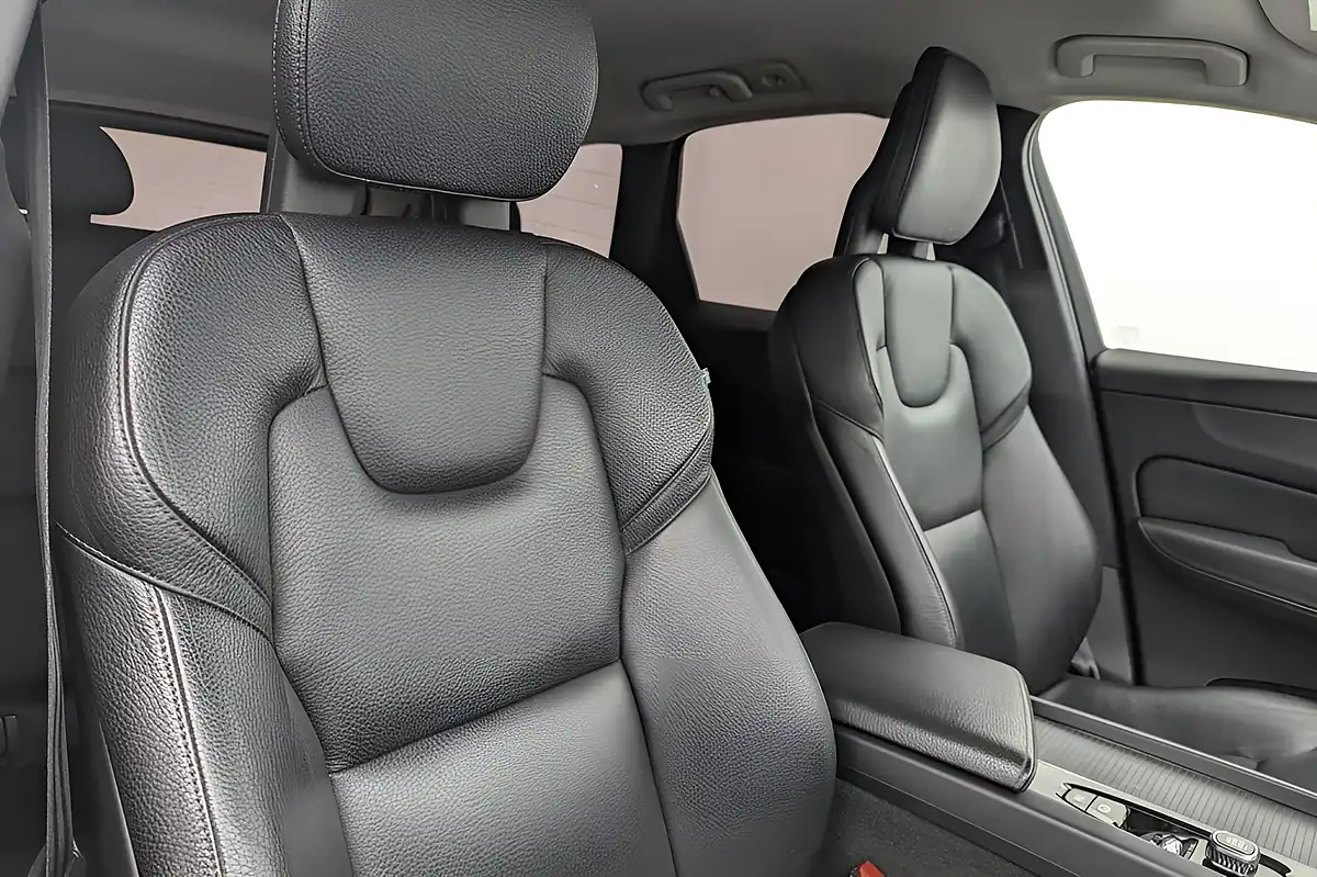 Used 2017 Volvo XC60 Momentum Pro White - Interior and Exterior details 12