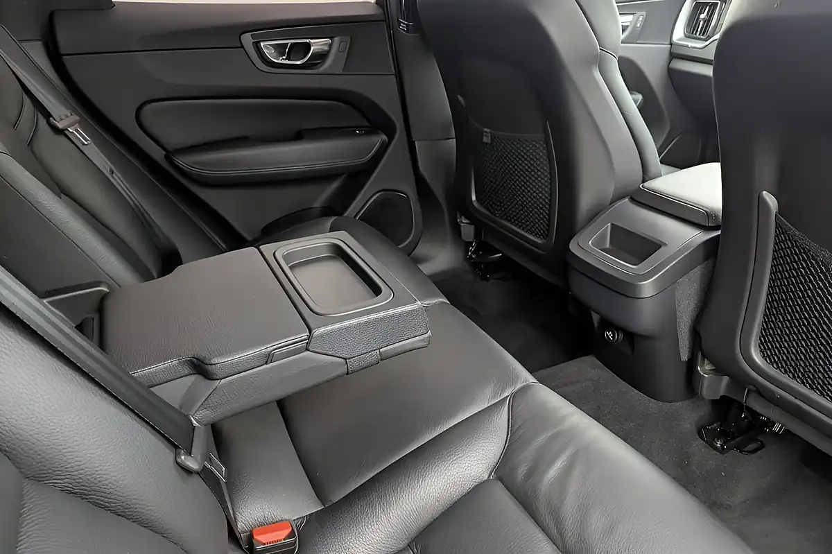 Used 2017 Volvo XC60 Momentum Pro White - Interior and Exterior details 15