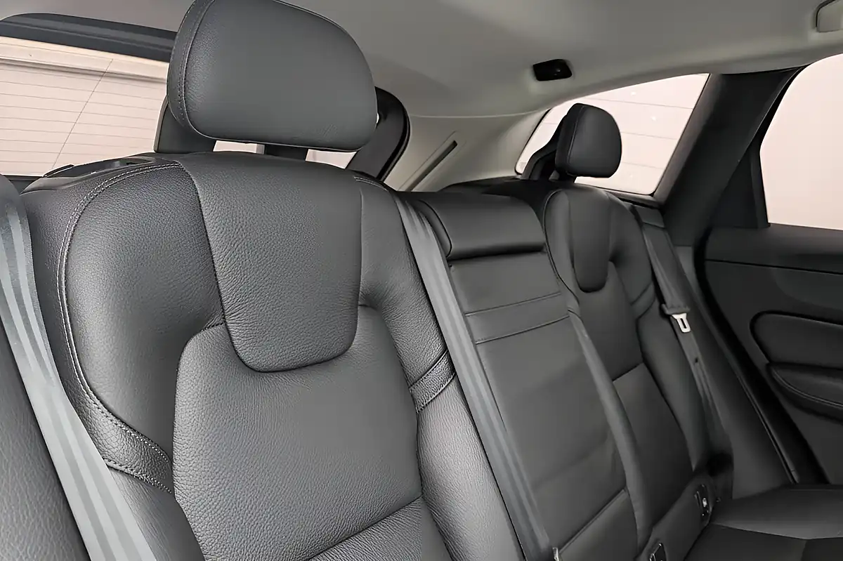 Used 2017 Volvo XC60 Momentum Pro White - Interior and Exterior details 16