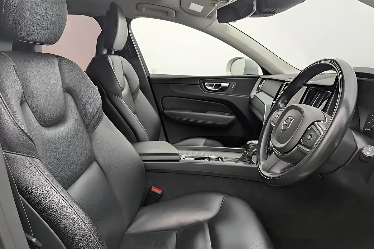 Used 2017 Volvo XC60 Momentum Pro White - Interior and Exterior details 2