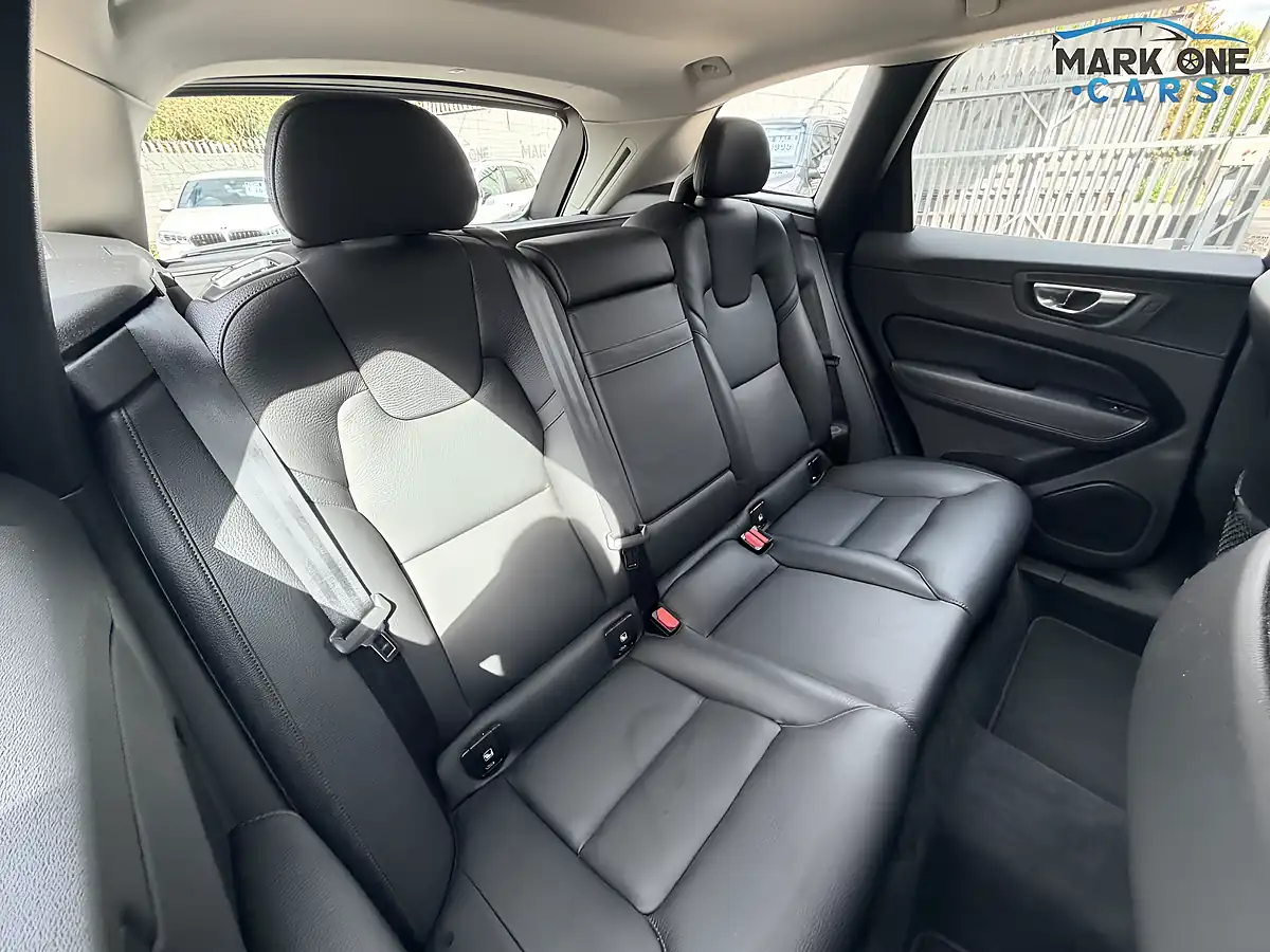 Used 2017 Volvo XC60 Momentum White - Interior and Exterior details 11