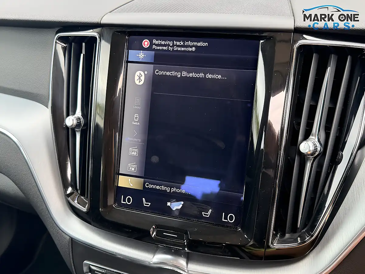 Used 2017 Volvo XC60 Momentum White - Interior and Exterior details 14
