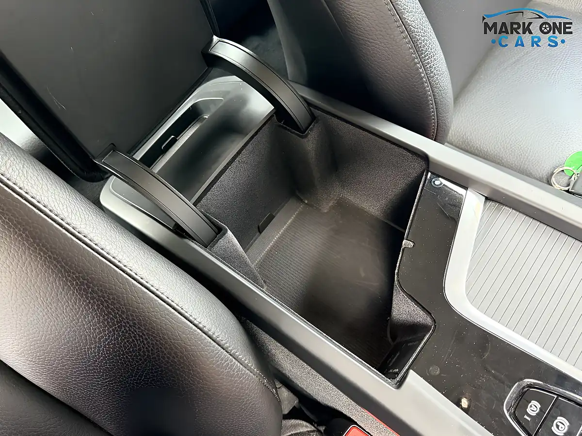 Used 2017 Volvo XC60 Momentum White - Interior and Exterior details 15