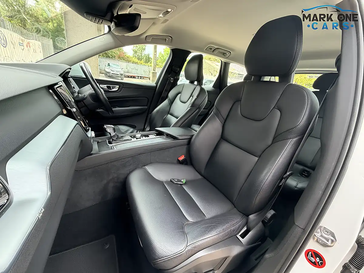 Used 2017 Volvo XC60 Momentum White - Interior and Exterior details 20