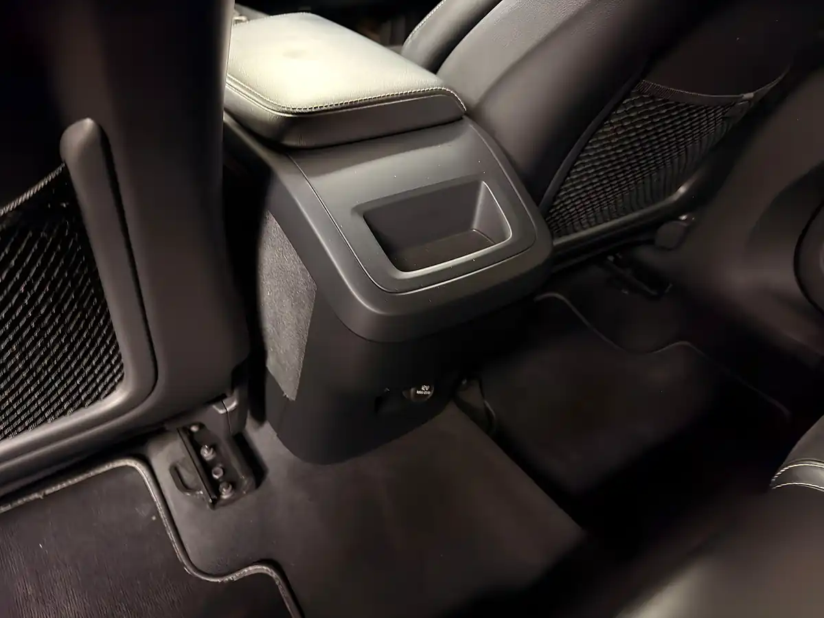 Used 2017 Volvo XC60 R-Design Electric Silver - Interior and Exterior details 20