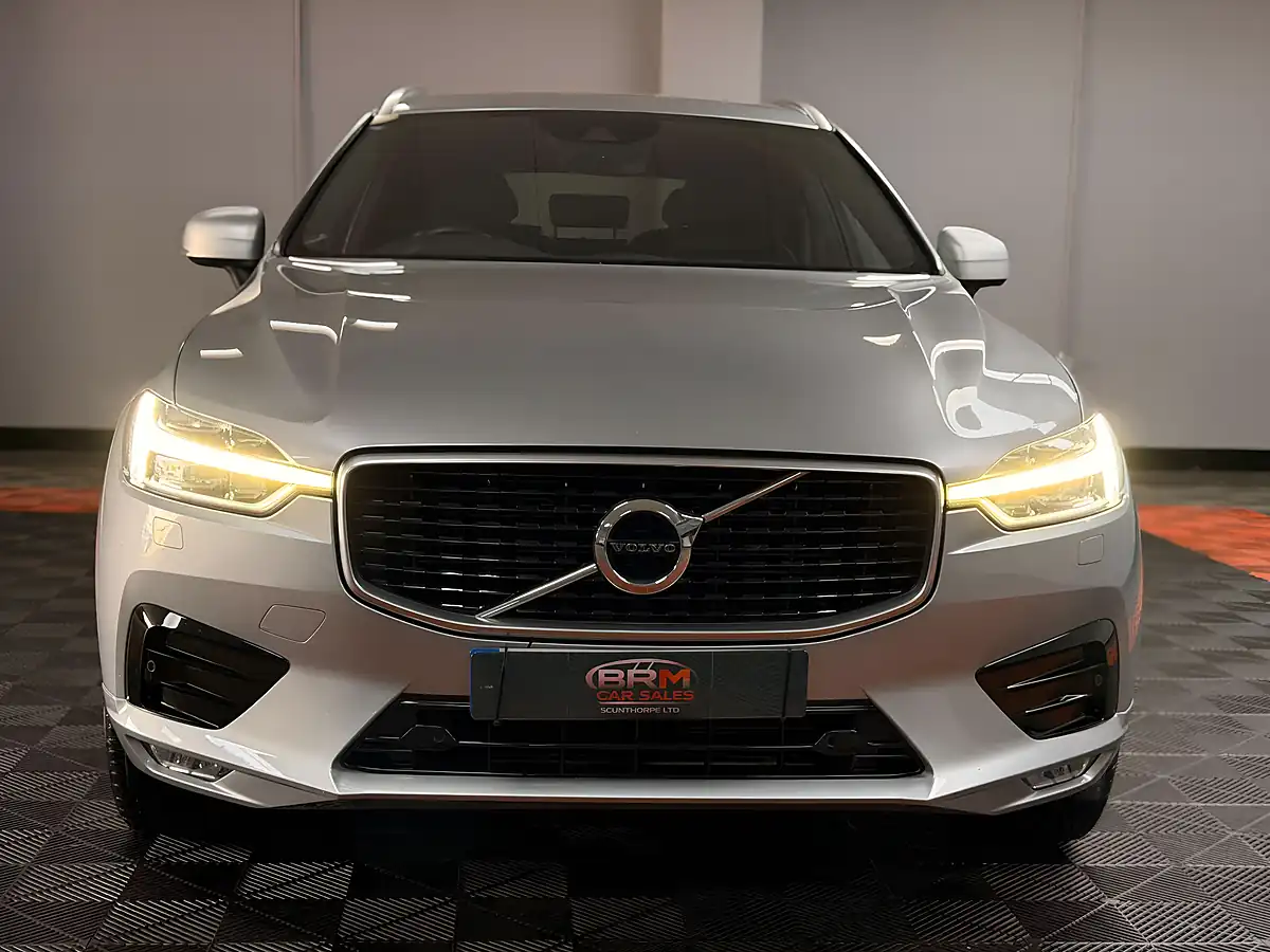 Used 2017 Volvo XC60 R-Design Electric Silver - Interior and Exterior details 6