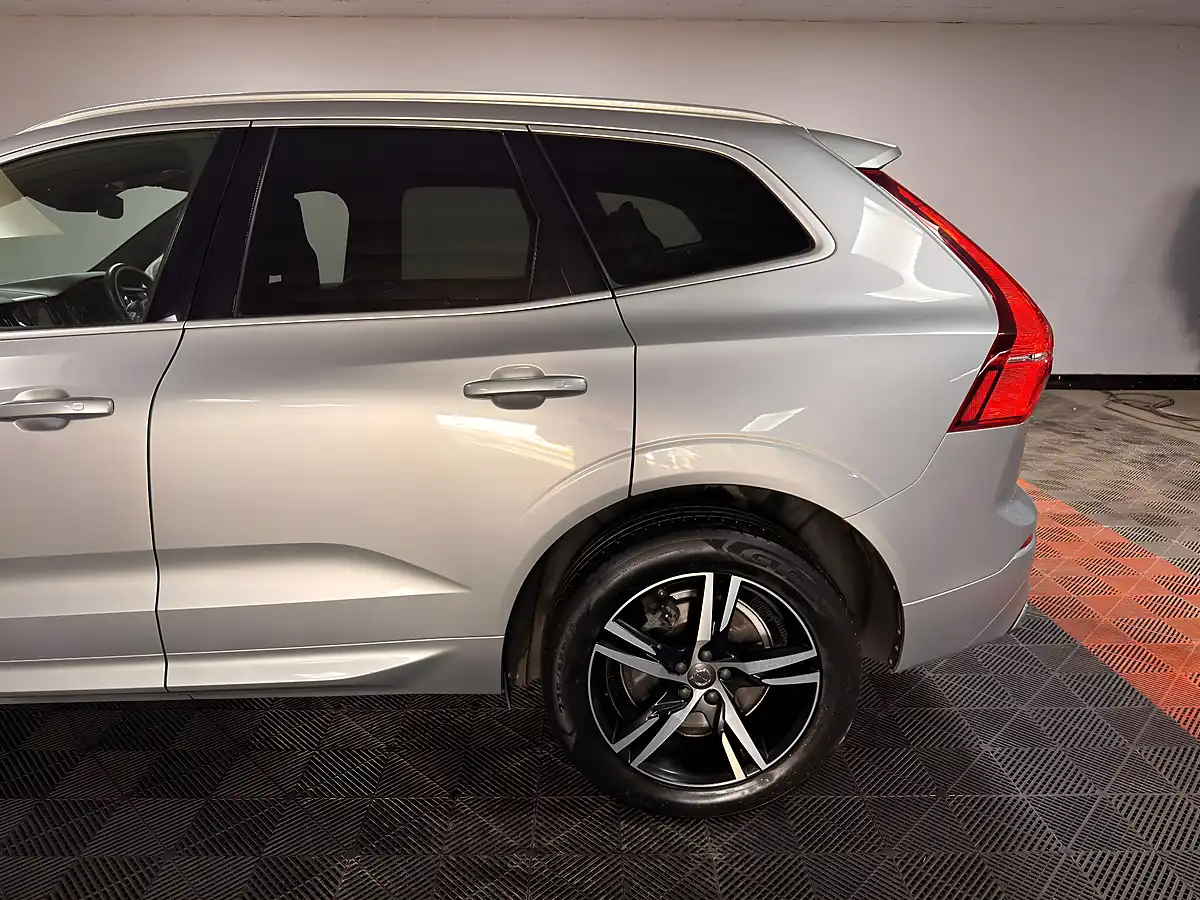 Used 2017 Volvo XC60 R-Design Electric Silver - Interior and Exterior details 8