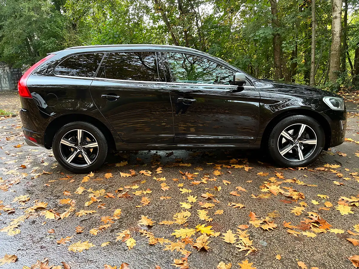 Used 2017 Volvo XC60 R-Design Lux Nav Black - Interior and Exterior details 4