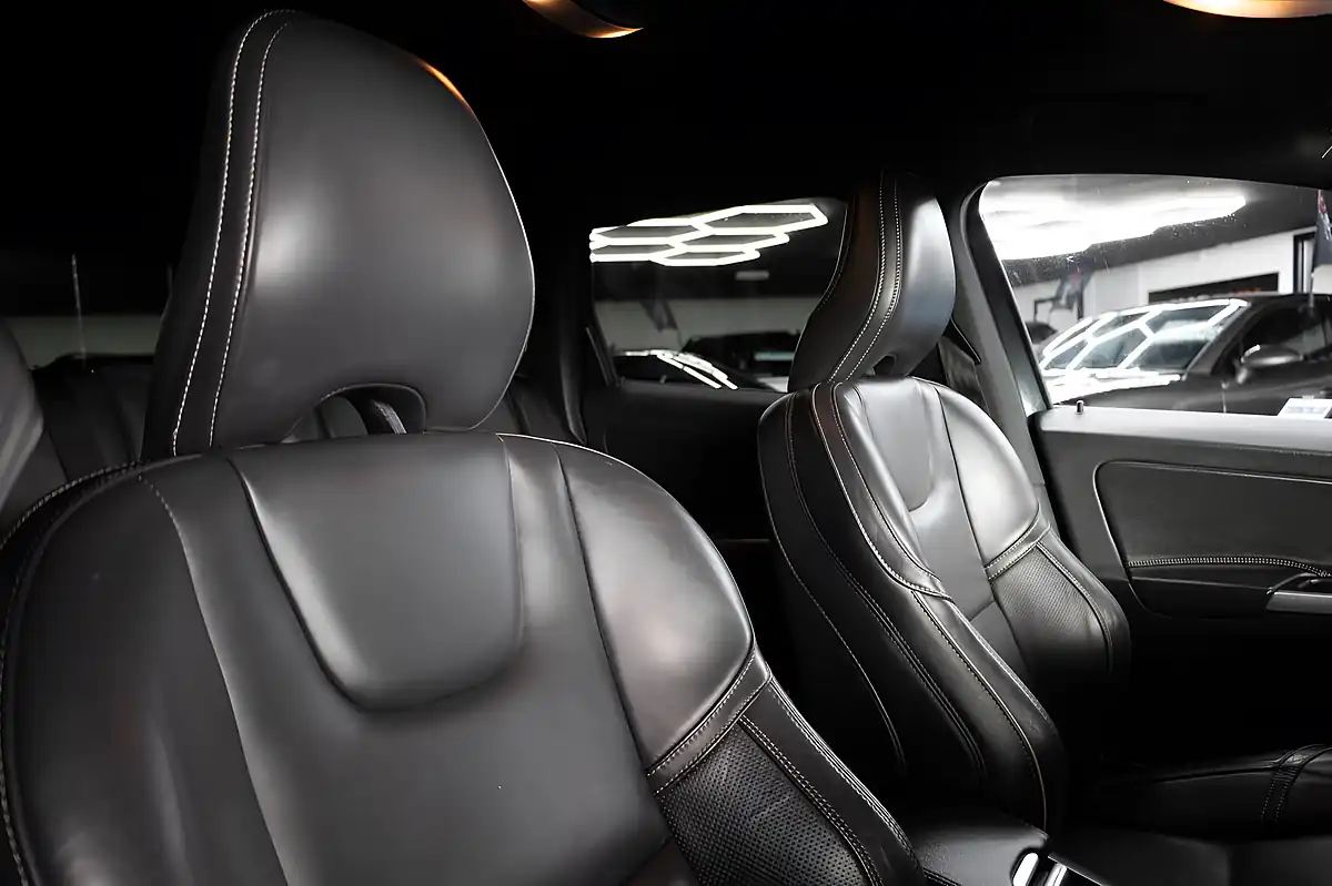 Used 2017 Volvo XC60 R-Design Lux Nav Grey - Interior and Exterior details 15