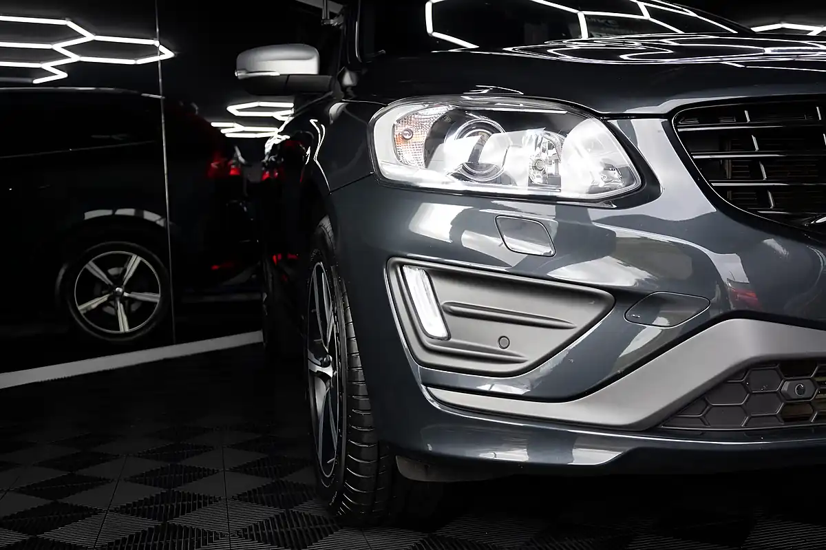 Used 2017 Volvo XC60 R-Design Lux Nav Grey - Interior and Exterior details 6