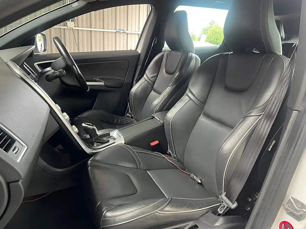 Used 2017 Volvo XC60 R-Design Lux Nav White - Interior and Exterior details 12
