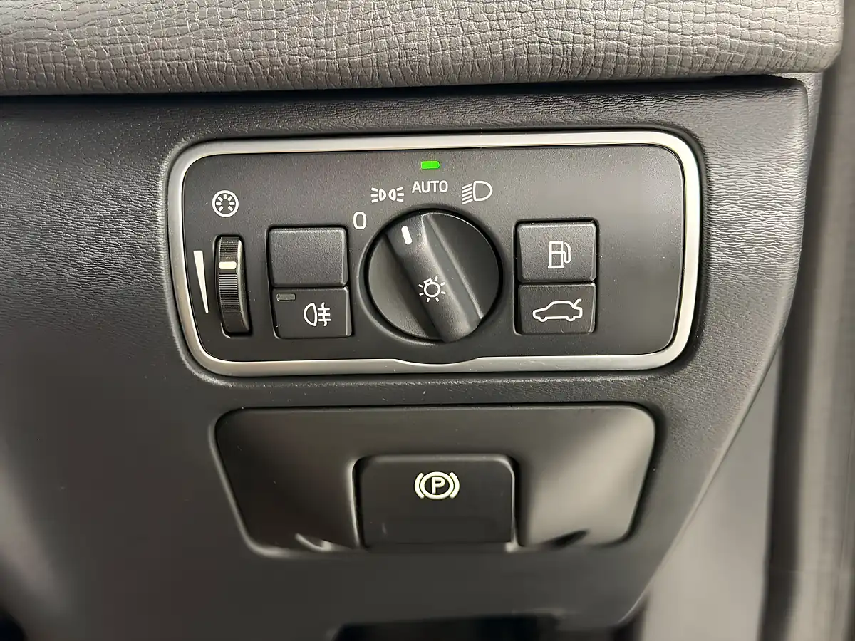 Used 2017 Volvo XC60 R-Design Lux Osmium Grey - Interior and Exterior details 12