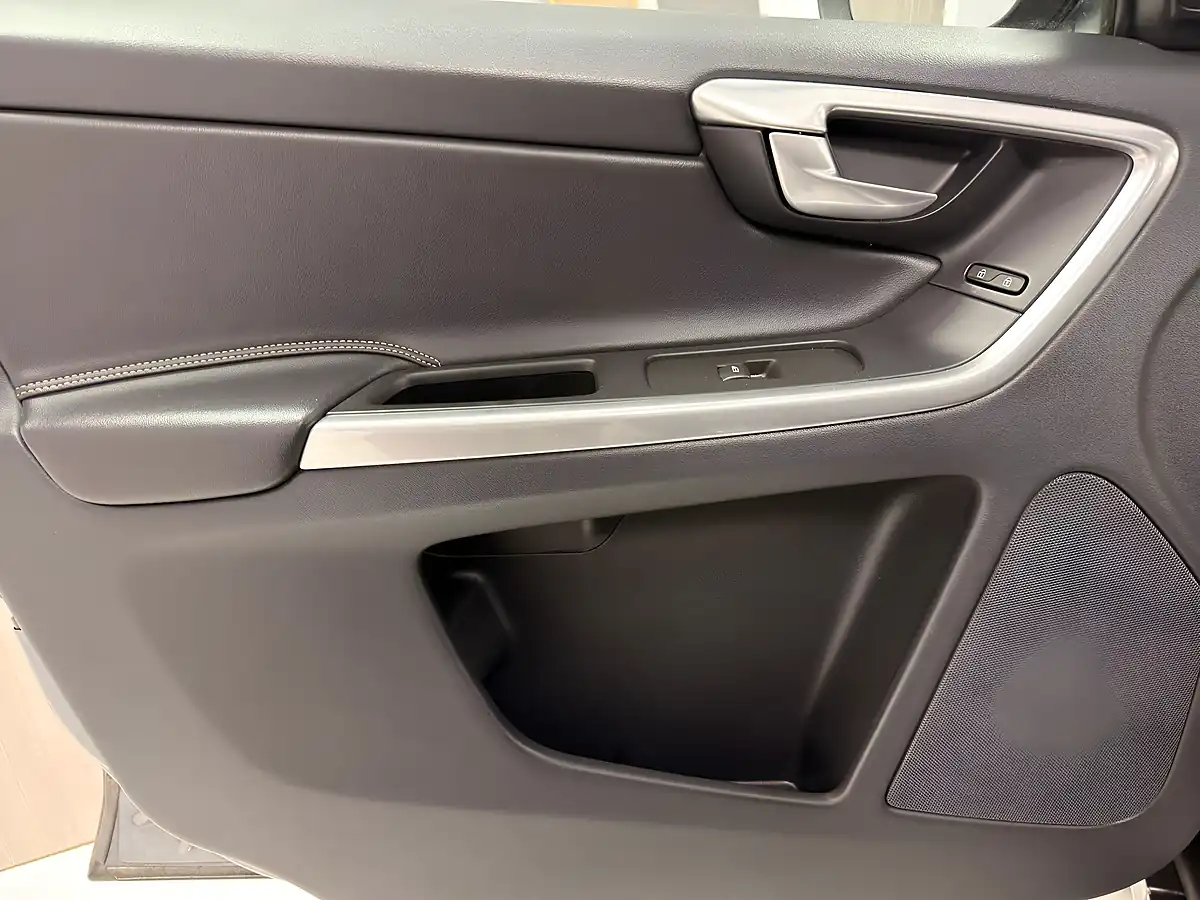 Used 2017 Volvo XC60 R-Design Lux Osmium Grey - Interior and Exterior details 14