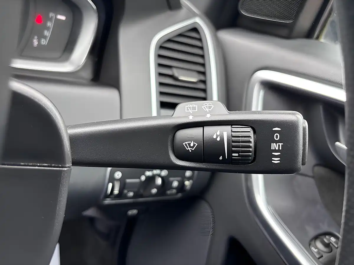 Used 2017 Volvo XC60 R-Design Nav Blue - Interior and Exterior details 11