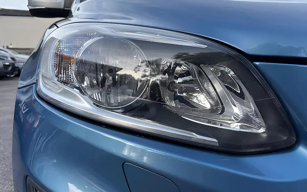 Used 2017 Volvo XC60 R-Design Nav Blue - Interior and Exterior details 18