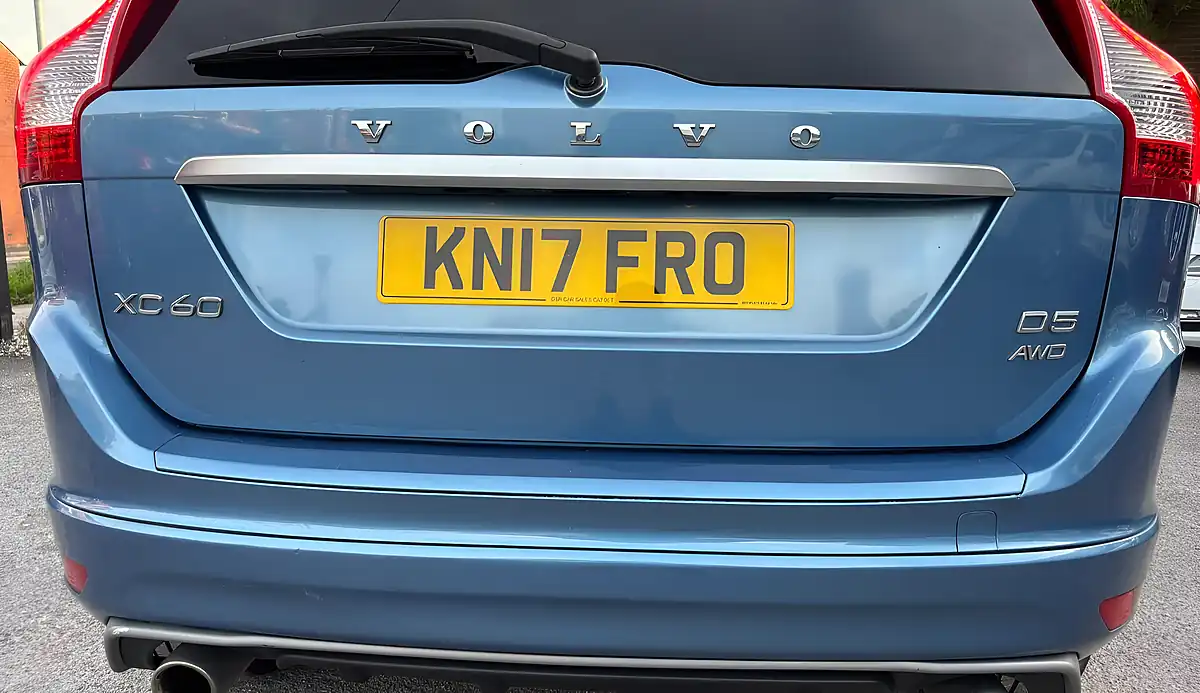 Used 2017 Volvo XC60 R-Design Nav Blue - Interior and Exterior details 19