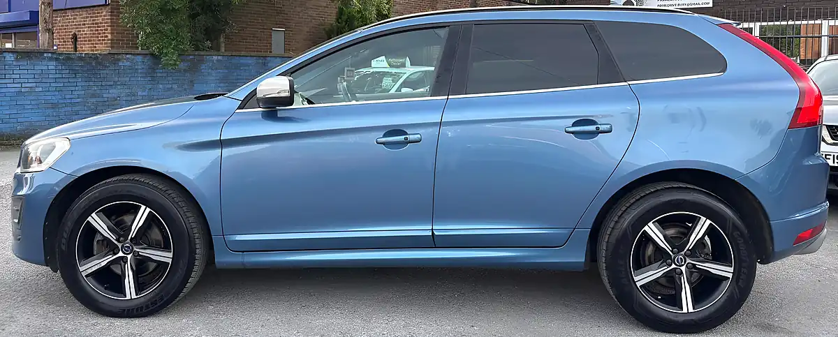 Used 2017 Volvo XC60 R-Design Nav Blue - Interior and Exterior details 5