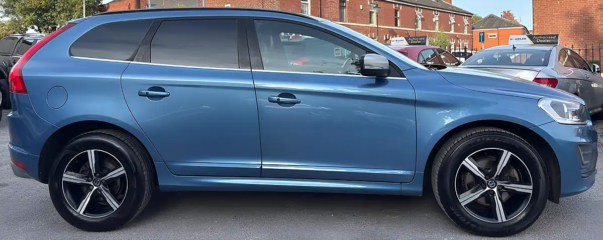 Used 2017 Volvo XC60 R-Design Nav Blue - Interior and Exterior details 9