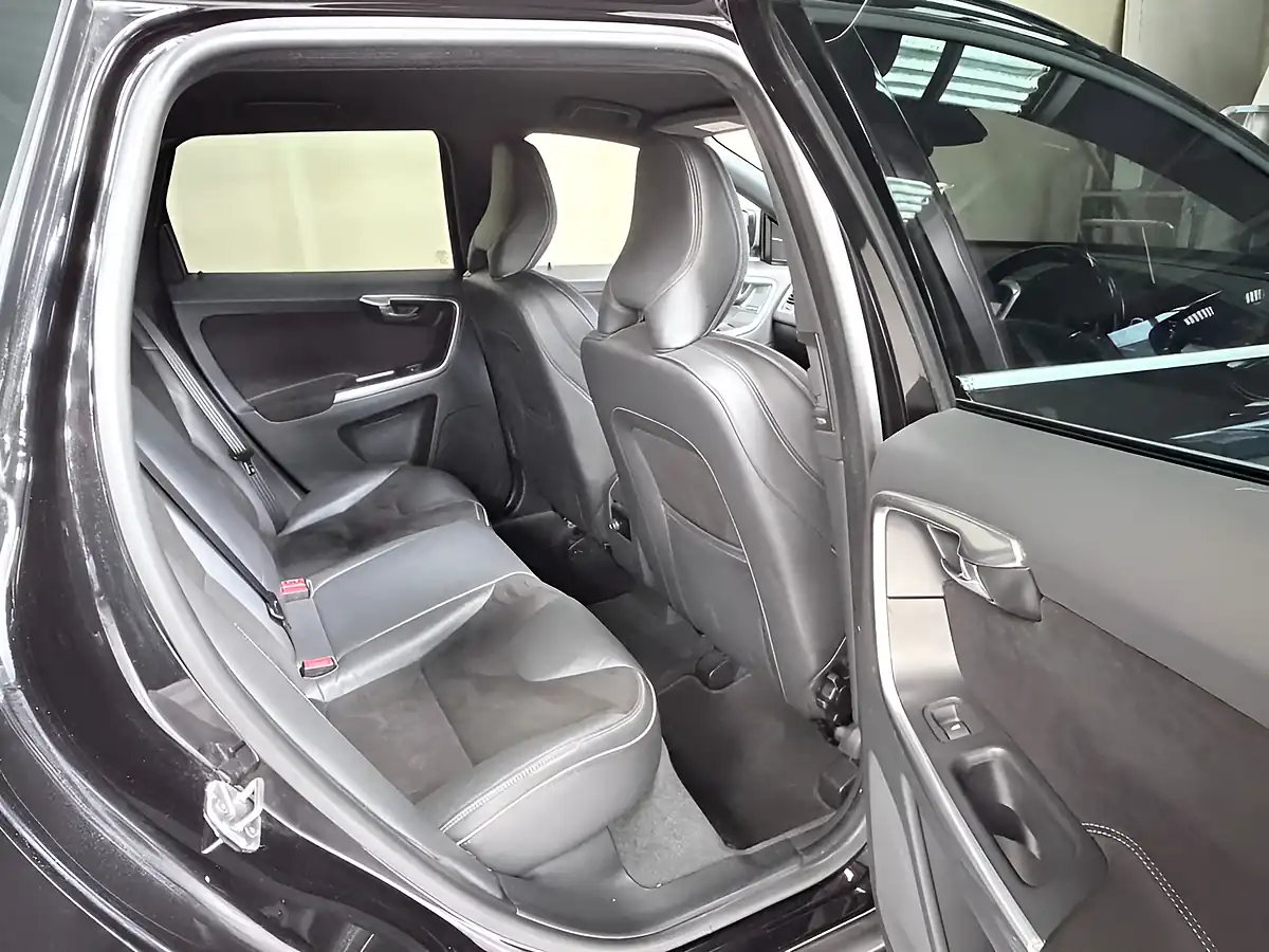 Used 2017 Volvo XC60 R-Design Nav Onyx Black - Interior and Exterior details 16