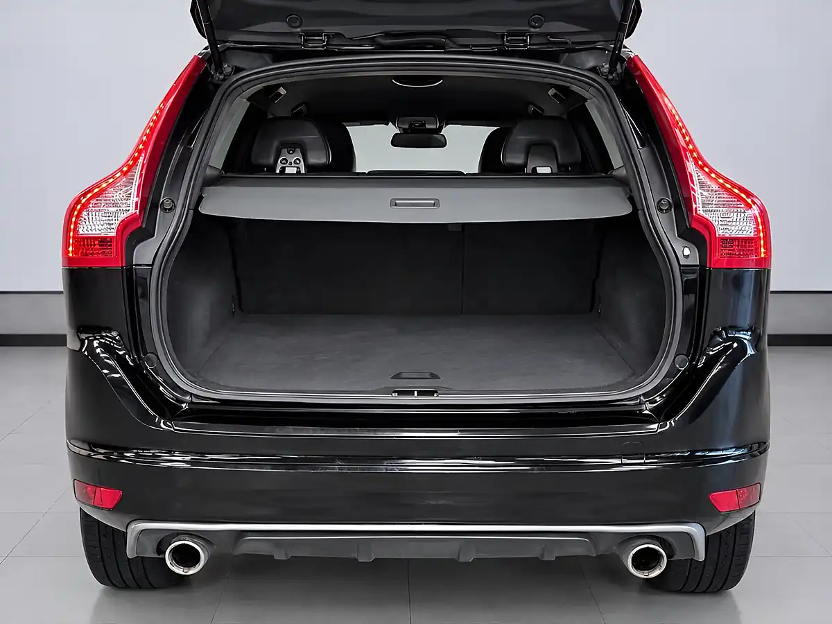 Used 2017 Volvo XC60 R-Design Nav Onyx Black - Interior and Exterior details 17