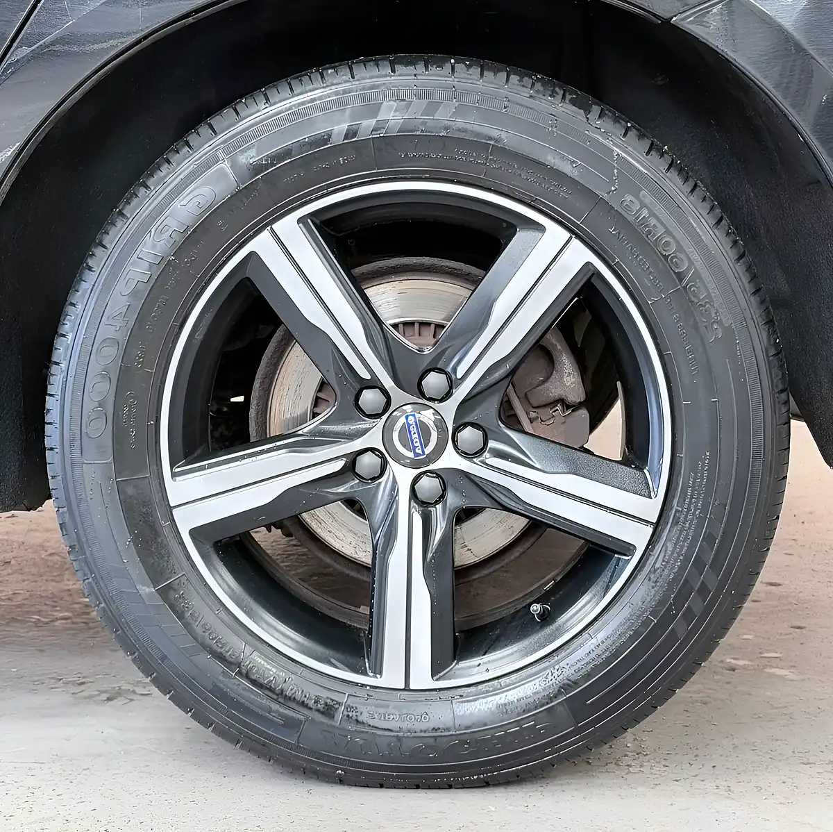 Used 2017 Volvo XC60 R-Design Nav Onyx Black - Interior and Exterior details 18