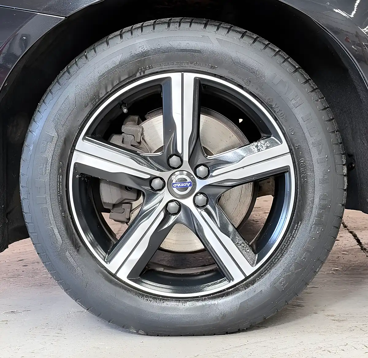 Used 2017 Volvo XC60 R-Design Nav Onyx Black - Interior and Exterior details 19