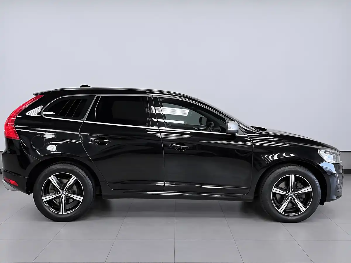 Used 2017 Volvo XC60 R-Design Nav Onyx Black - Interior and Exterior details 3