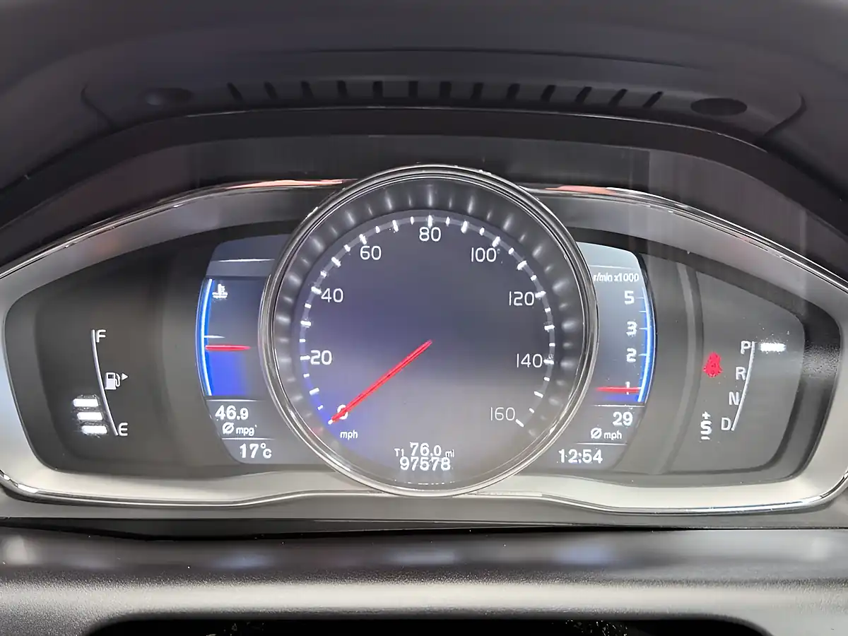 Used 2017 Volvo XC60 R-Design Nav Onyx Black - Interior and Exterior details 9