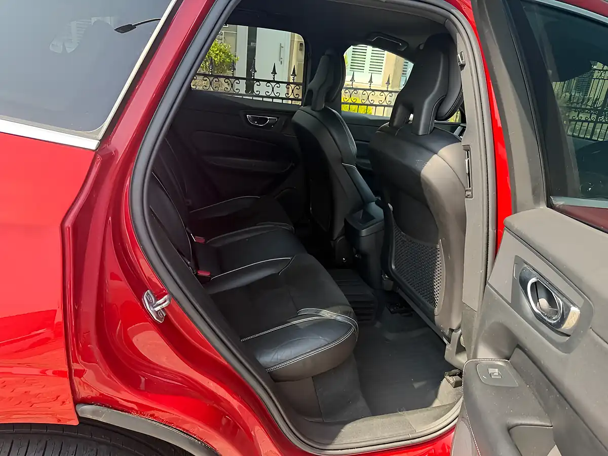 Used 2017 Volvo XC60 R-Design Red - Interior and Exterior details 19