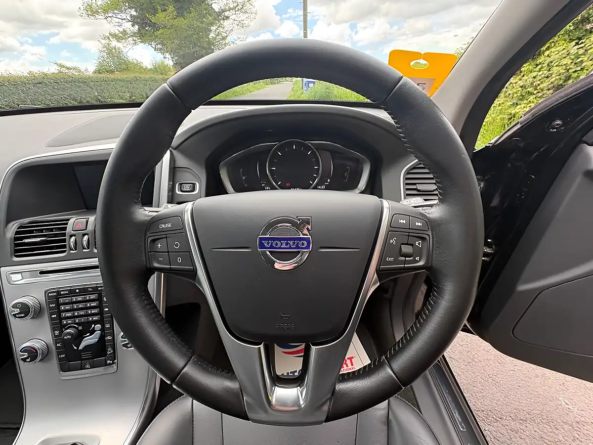 Used 2017 Volvo XC60 Se Lux Nav Black - Interior and Exterior details 10