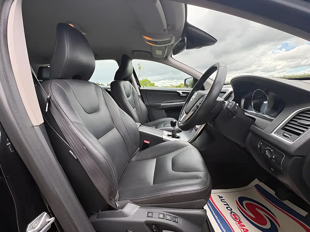 Used 2017 Volvo XC60 Se Lux Nav Black - Interior and Exterior details 11